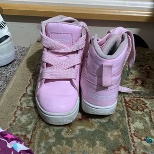 Girls size 3 shiny pink Heelys. Used very good condition $20 plus shipping